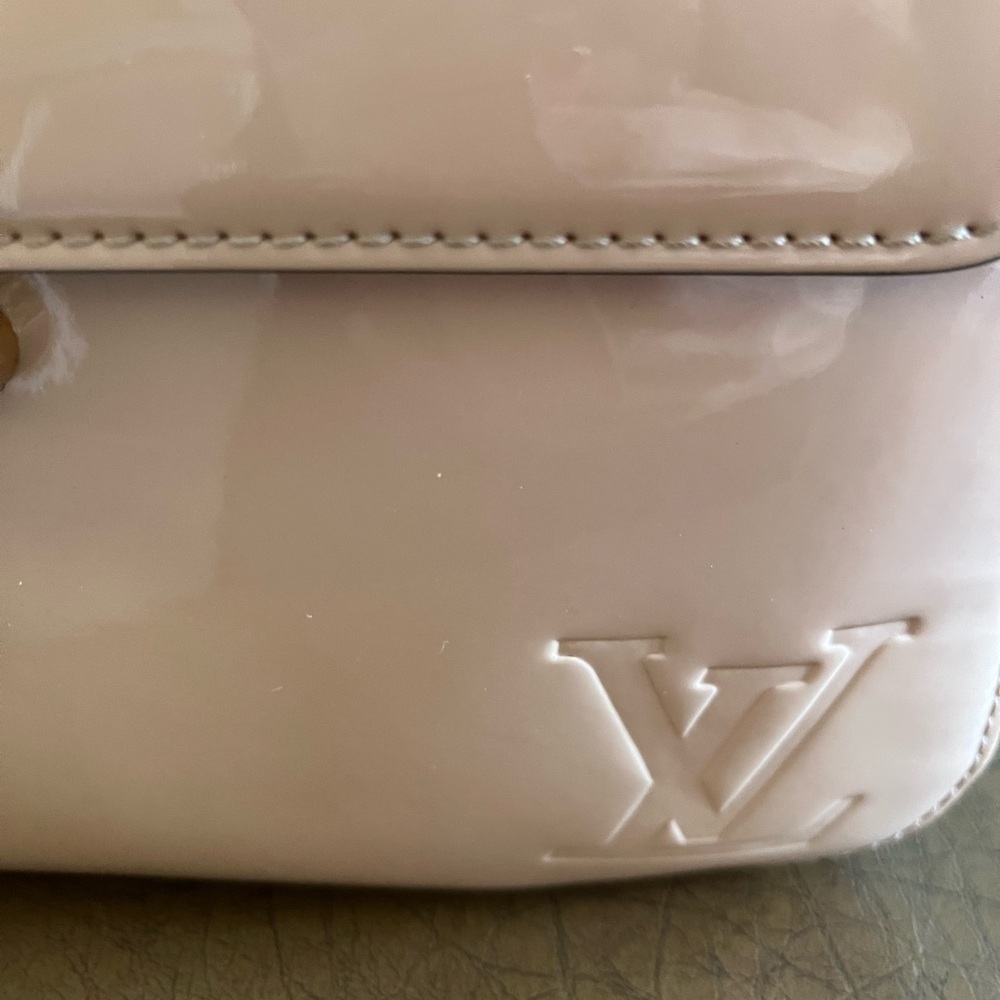 Louis Vuitton - Picture 8 of 12